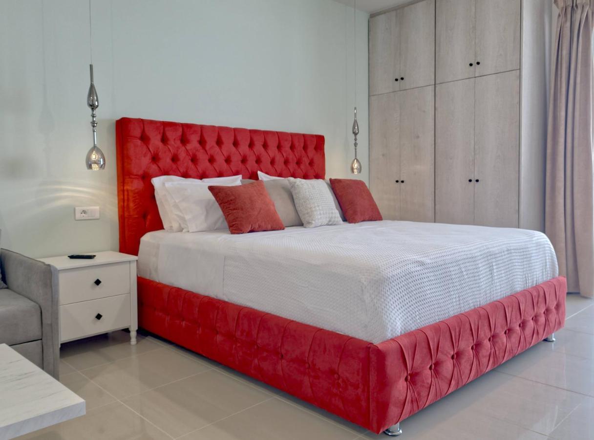 Epipleon Luxury Suites -102- Δωμάτιο 45Τμ Με Βεράντα 35Τμ Μπροστά Στη Θάλασσα Nafpaktos Exterior foto